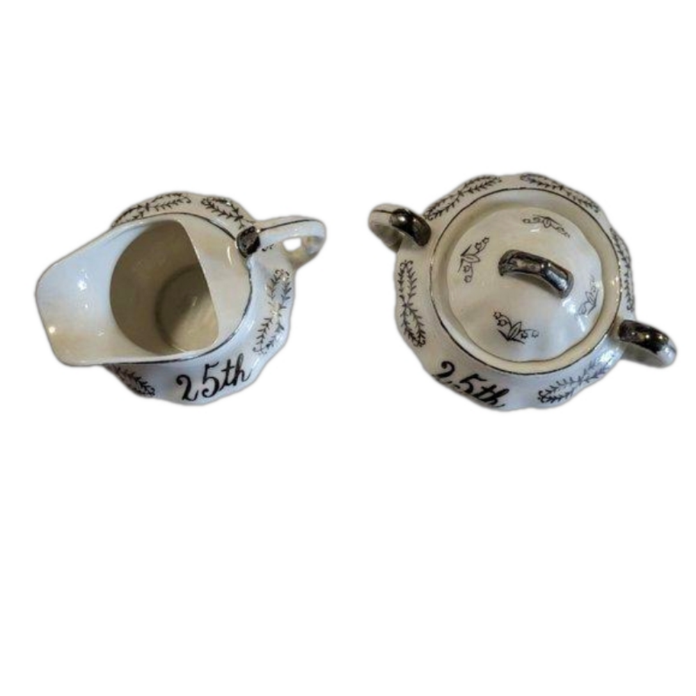 Vintage 5th Anniversary Sugar/Lid and Creamer Set